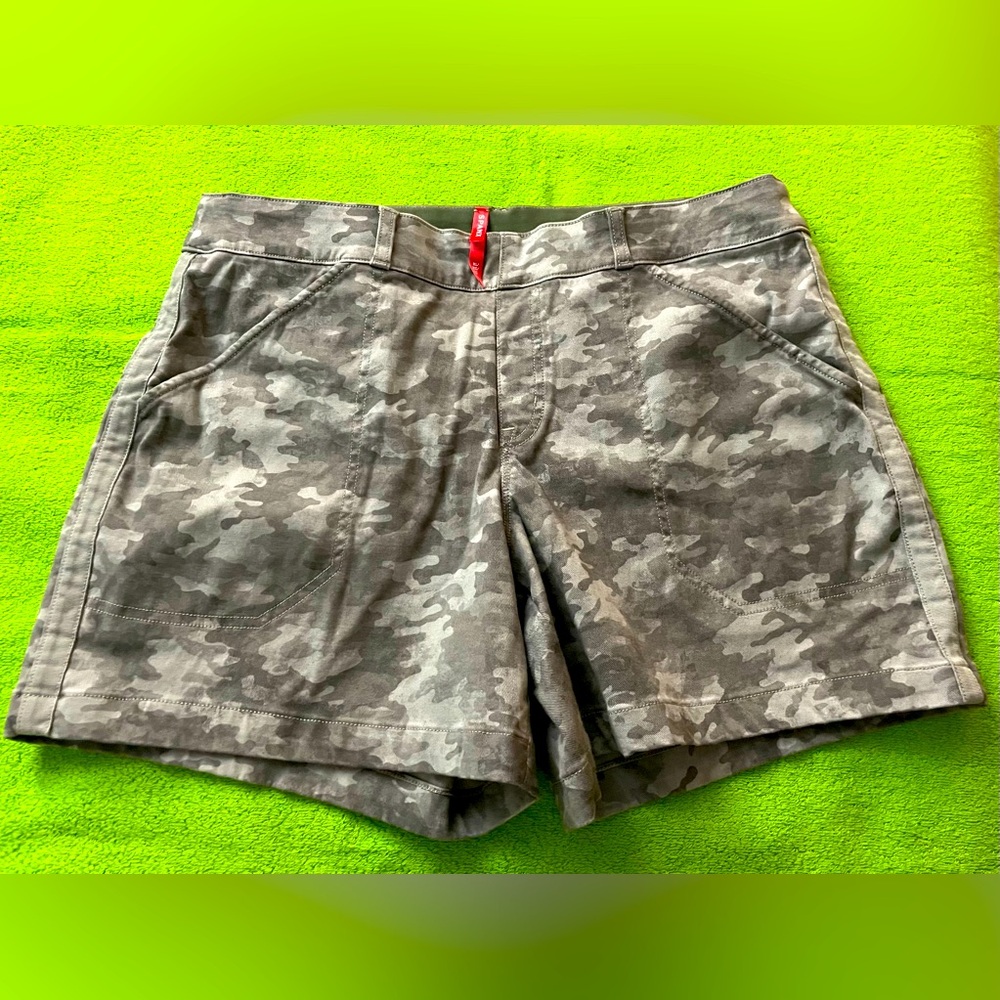SPANX Stone Wash Camo 4" Stretch Twill Pull On Shorts Sz.XL